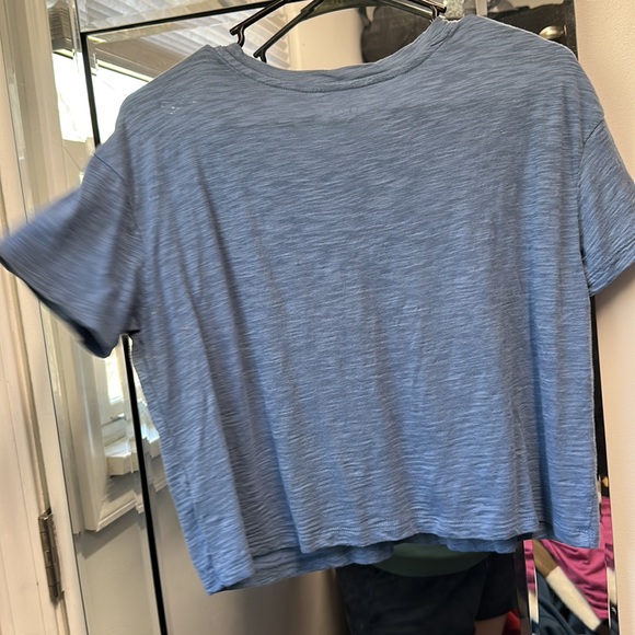 Light blue cropped Small old navy tee - Picture 2 of 2